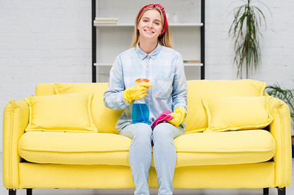 Как почистить диван в домашних условиях: оттираем пятна от вина, соусов, воска