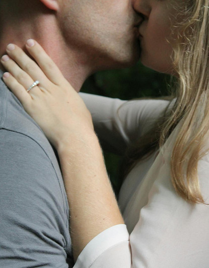 Психолог назвал фразы, которых следует избегать после ночи любви