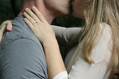 Психолог назвал фразы, которых следует избегать после ночи любви