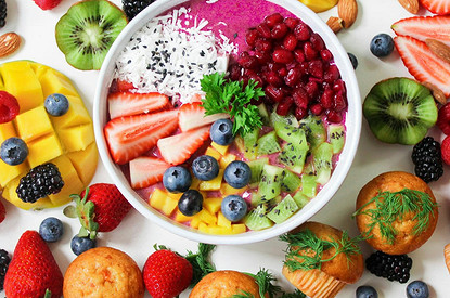 Диетолог предупредила о возможных последствиях переедания фруктов и ягод