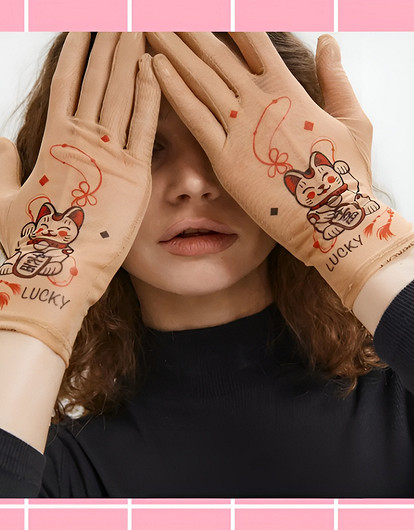 Принт с имитацией тату: как носить на выставку, на работу и на свидание