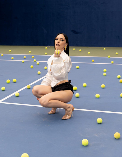 Бывшая солистка группы «Серебро» Ольга Серябкина порадовала поклонников эффектным нарядом