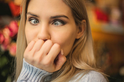 Врач предупредила о серьезных последствиях привычки грызть ногти