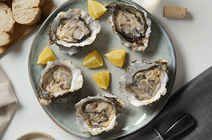 Как есть устрицы в ресторане и дома: инструкция для свежих и замороженных морепродуктов