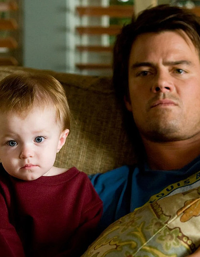 Муж постоянно работает и не помогает с ребенком: советы психолога, как найти компромисс