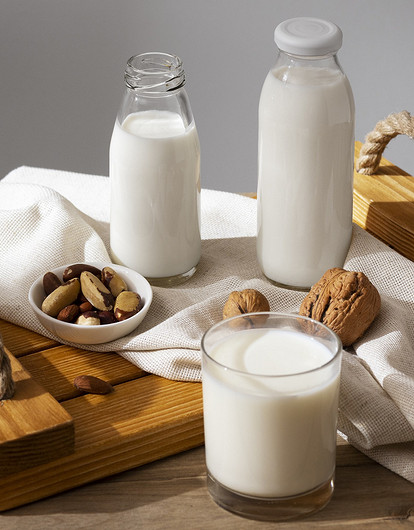 Чем можно заменить молоко: варианты для кофе, выпечки, омлета и блинов