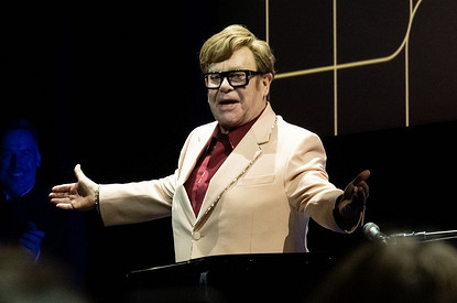 Певец Элтон Джон откровенно рассказал об утраченных во время лечения частях тела