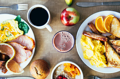 Одной категории людей посоветовали отказаться от двух продуктов на завтрак