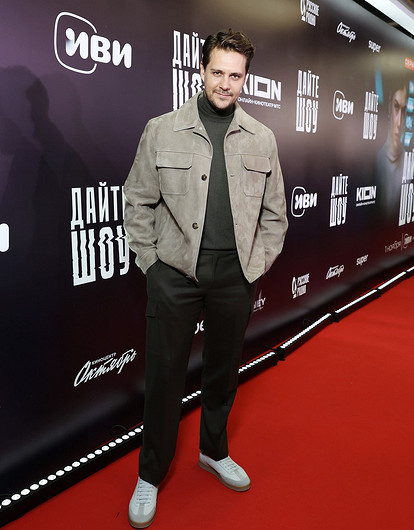 Актер Милош Бикович оконфузился на премьере, забыв русский язык