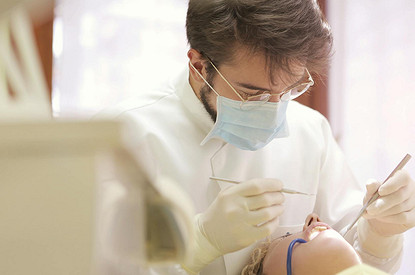 Стоматолог раскрыл опасные народные средства от зубной боли