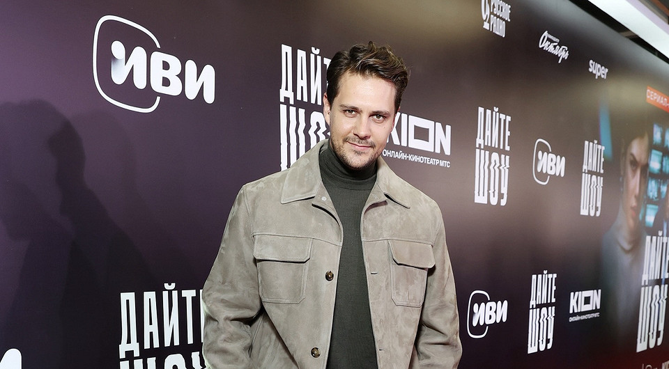 Актер Милош Бикович оконфузился на премьере, забыв русский язык