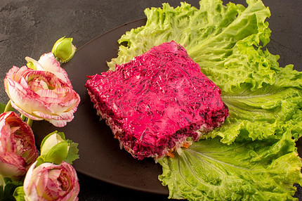 Салаты на Новый год: 10 вкусных и простых рецептов