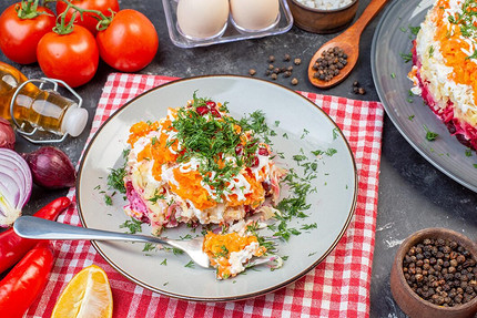 Салаты на Новый год: 10 вкусных и простых рецептов