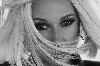 Лера Кудрявцева призналась, что молодой муж шутит про ее фигуру