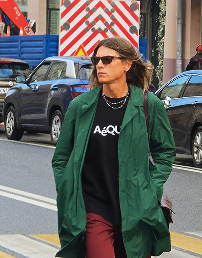 Стилист Влад Лисовец рассказал, как выбрать наряд для Нового года