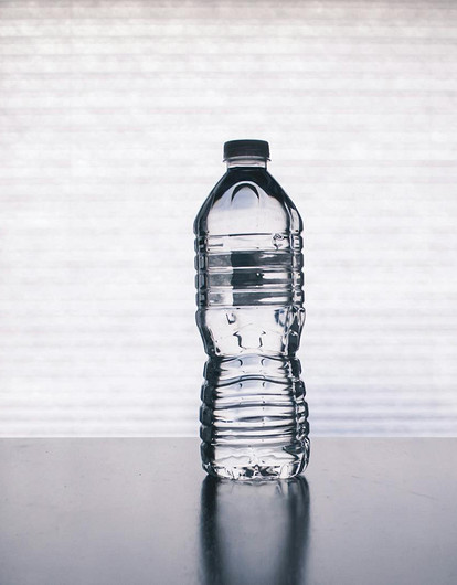 Диетолог назвал воду из пластиковых бутылок вредной для здоровья