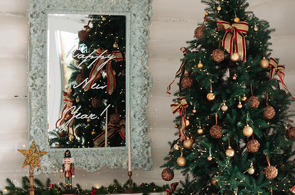 Как украсить елку на Новый год 2025: 80 идей с фото