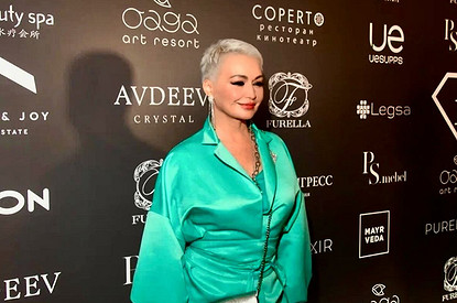 Певица Катя Лель улетела из России