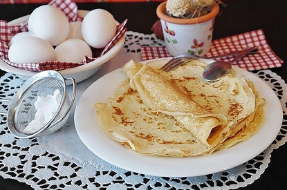 Как заворачивать блины с разной начинкой: 8 способов, которые тебя удивят