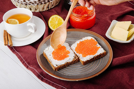 Бутерброды с икрой: 25 вкусных и оригинальных идей для праздничного стола