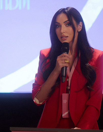 Бывшего мужа Алсу заметили в объятиях ее подруги