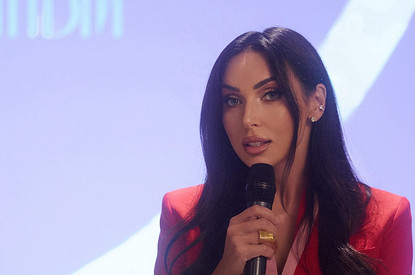 Бывшего мужа Алсу заметили в объятиях ее подруги