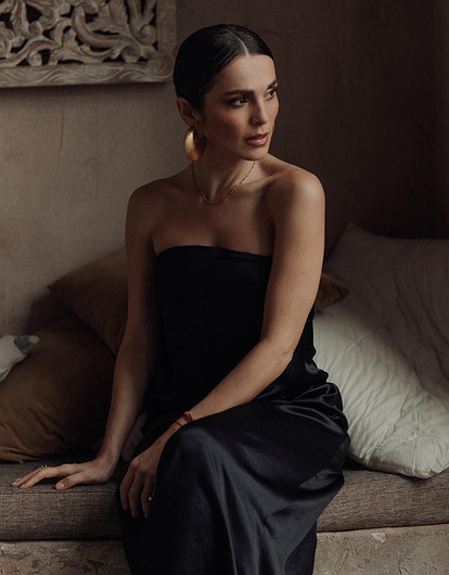 Певица Сати Казанова вместе с семьей покинула Россию