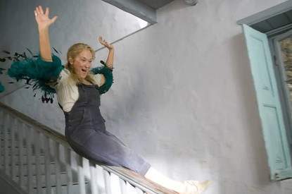 Почему пожилые люди ведут себя как дети и как правильно на это реагировать