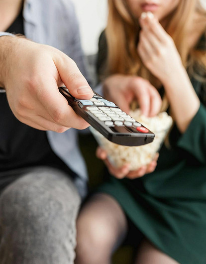 Названы непопулярные фильмы, которые можно посмотреть перед Новым годом