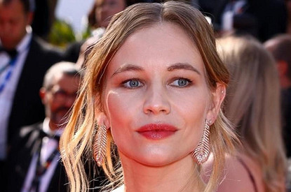 42-летняя актриса Светлана Устинова родила первенца