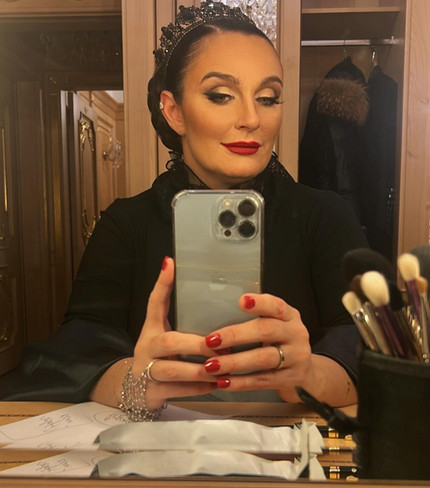 Певица Елена Ваенга перенесла концерт из-за болезни