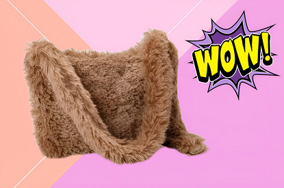 Плюшевые и мохнатые сумки — уютный тренд зимы 2025