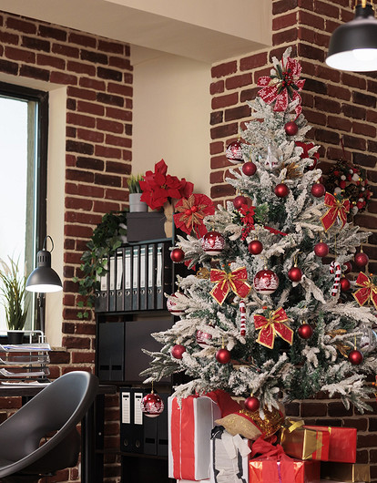 Как украсить кабинет к Новому году: идеи оформления офиса