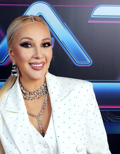 Телеведущая Лера Кудрявцева показала грудь на сцене шоу «Звезды»