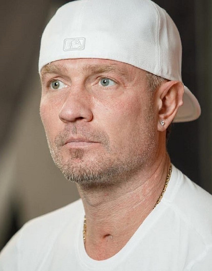 Фигурист Роман Костомаров покинул Россию вместе с семьей