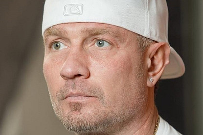 Фигурист Роман Костомаров покинул Россию вместе с семьей