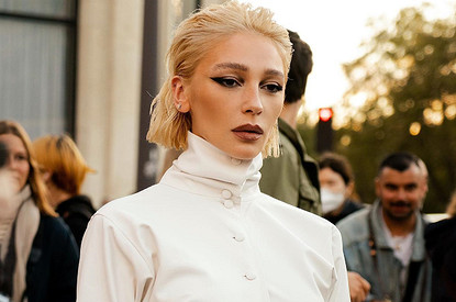 Настя Ивлеева ест фастфуд и сидит без работы после «голой» вечеринки