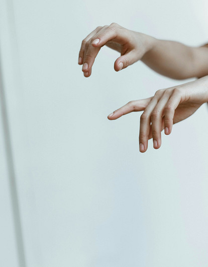 Покалывания в руках: 12 причин и что с этим делать