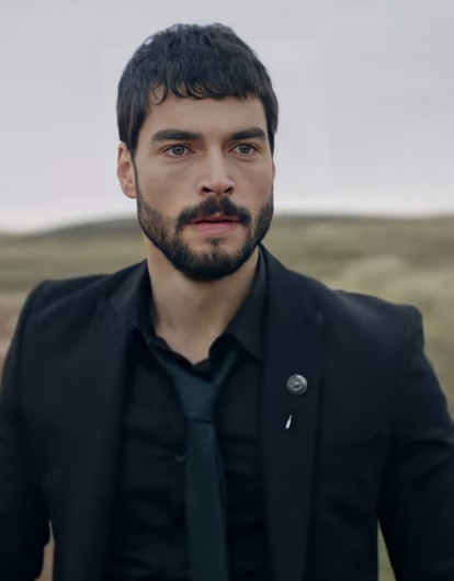 Акын Акынезю: биография, личная жизнь и лучшие роли звезды сериала «Ветреный»