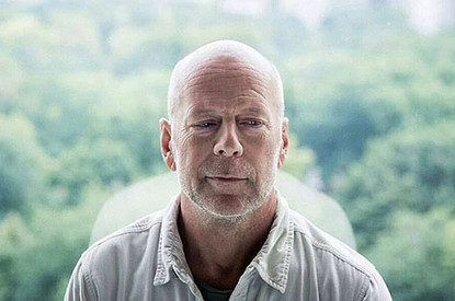 Жена Брюса Уиллиса растрогала поклонников фото с тяжелобольным мужем