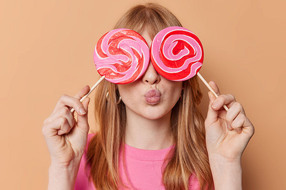 Синдром сахарного лица: как тяга к сладкому отражается на коже