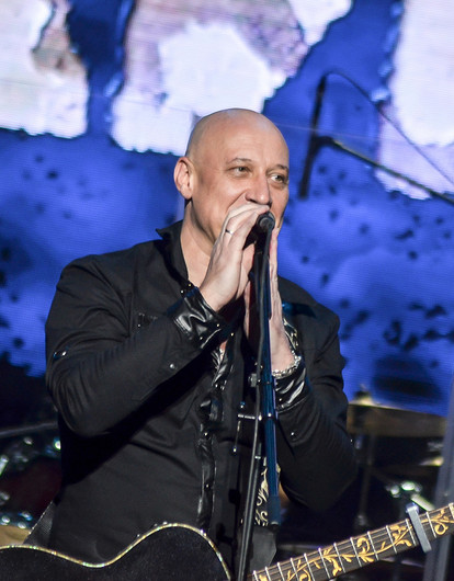 Певец Денис Майданов посоветовал Shaman начать петь песни о любви