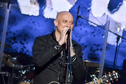 Певец Денис Майданов посоветовал Shaman начать петь песни о любви