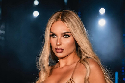 Певица Ханна продемонстрировала фигуру в нижнем белье