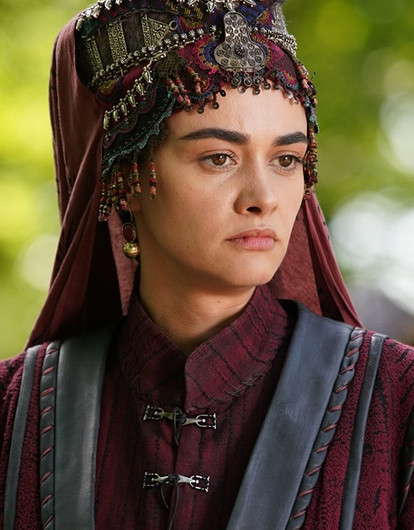 Ханде Сорал: биография, личная жизнь и лучшие роли звезды сериала «Королек — птичка певчая»