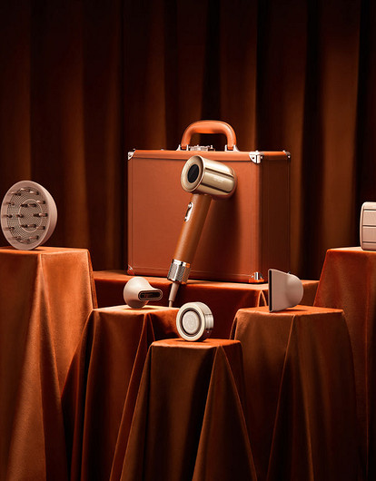 Бьюти и фэшн-новости недели: от антистрессового аромата до золотого фена и биосигнальных молекул