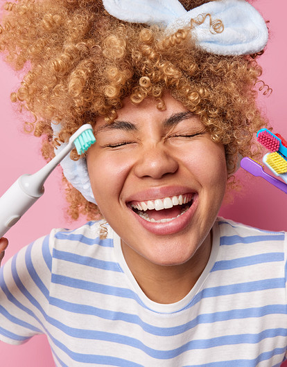 Как отбелить зубы в домашних условиях: 10 секретов сияющей улыбки