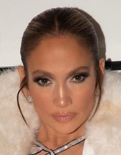 Певица Дженнифер Лопес вырвала себе волосы во время концерта