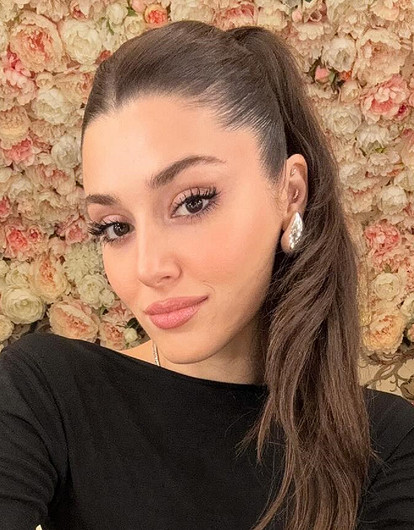 Звезда сериала «Постучись в мою дверь» Ханде Эрчел кардинально сменила имидж