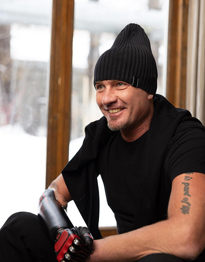 «Гордость распирает»: Роман Костомаров удивил поклонников новыми достижениями в спортзале